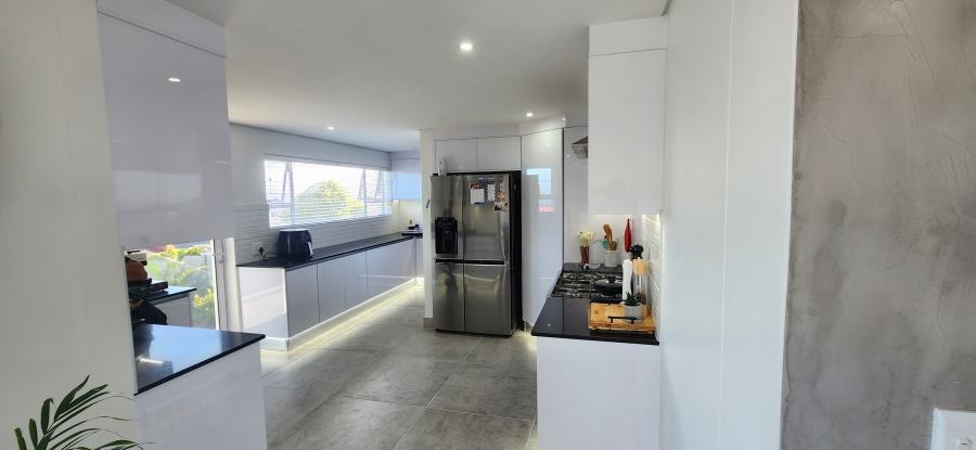 3 Bedroom Property for Sale in Dana Bay Western Cape